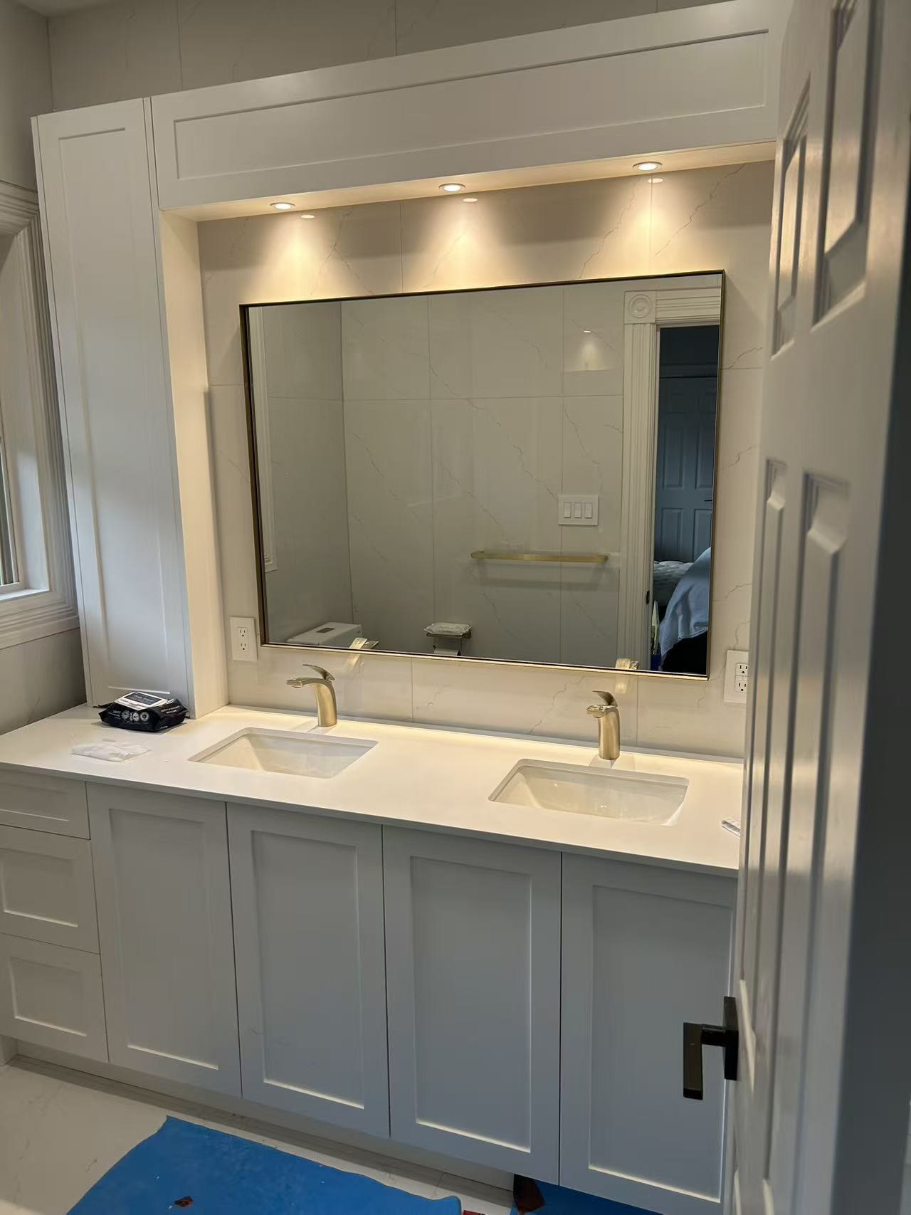 Curved mirror and warm ambient lighting feature